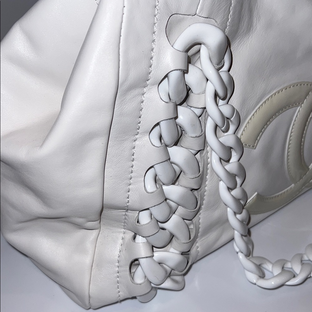 ❤️NWT CHANEL MODERN CHAIN RHODOID WHITE LEATHER TOTE BAG - Picture 14 of 15